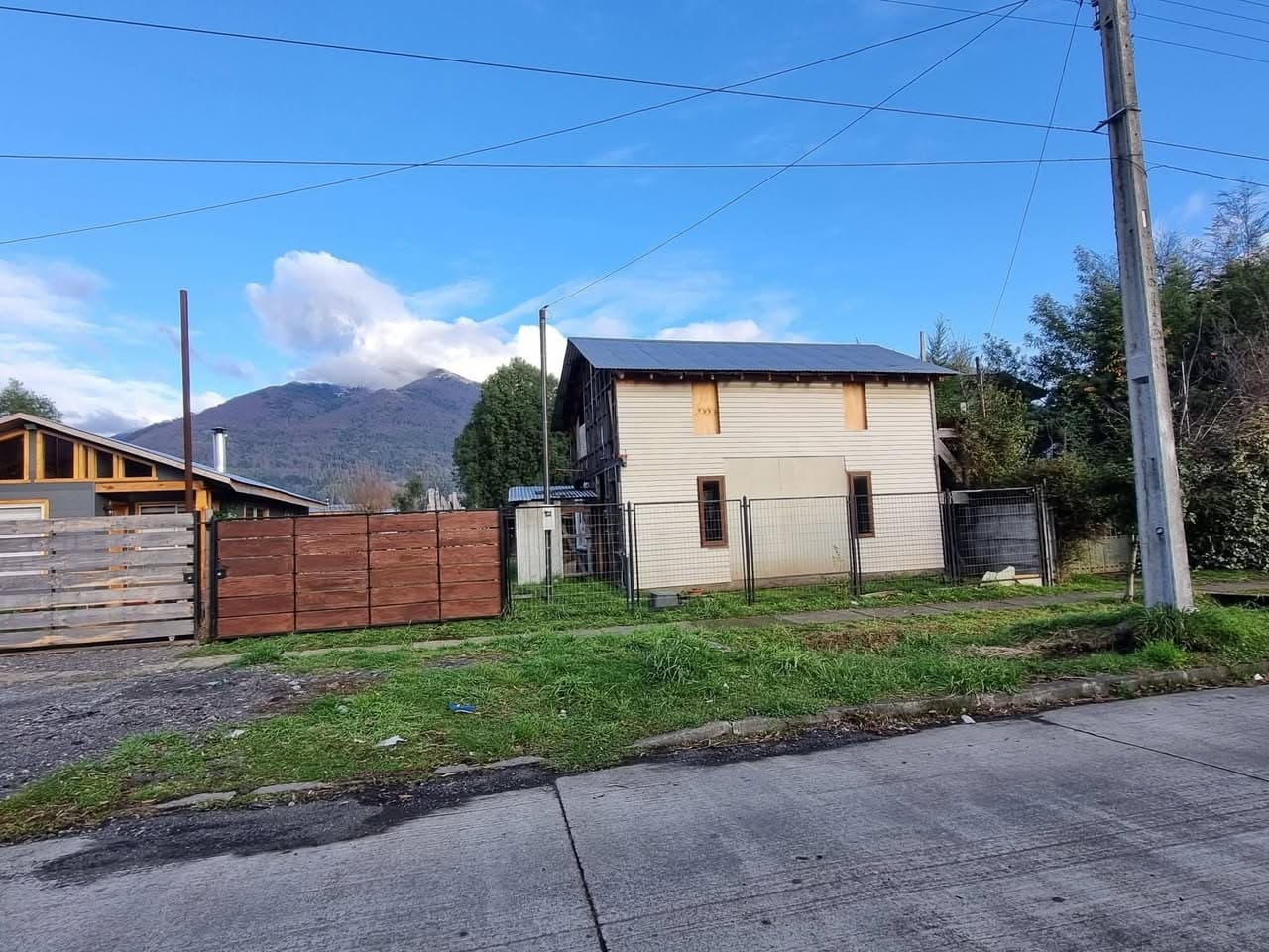 Propiedad 350 m² con cabaña en construcción – Melipeuco centro
