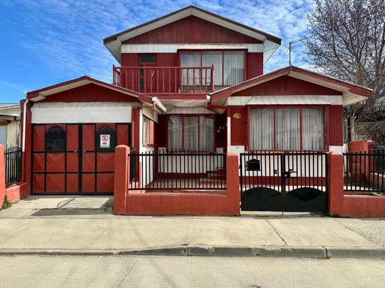 Four-bedroom house, Tacna, Puerto Natales